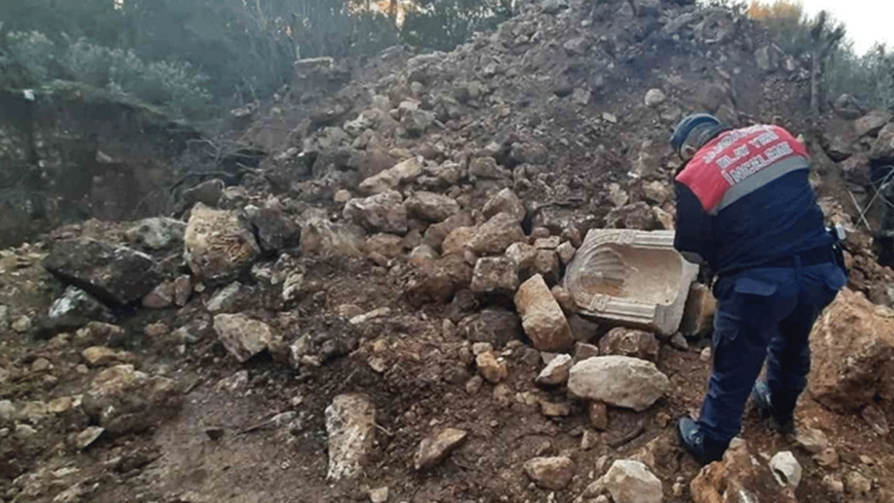 Kazı yaparak define arayanlar bakın kim çıktı! Jandarma kimliklerini görünce şaşkına döndü!