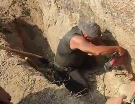 Kazı yaparken jandarmayı görünce şok oldu!