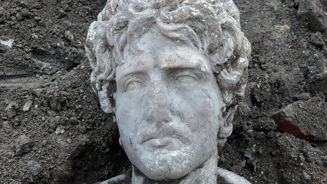 Kazıda büyük sır ortaya çıktı! Antik tiyatronun altında bakın ne bulundu