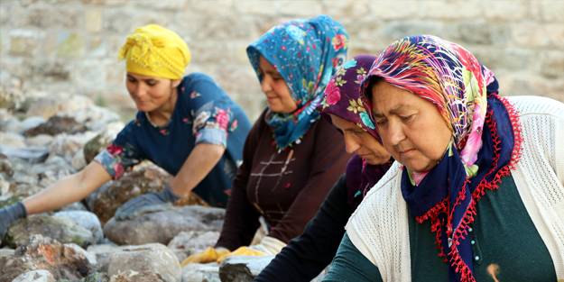 Kazılar, kadınlara kazanç kapısı oldu