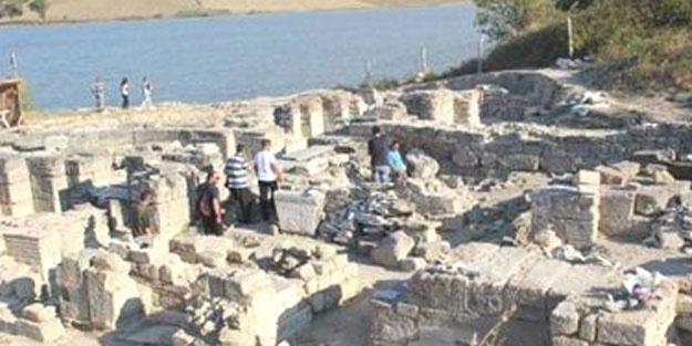 Kazılarda, Orta Çağ'a ait 35 mezar ortaya çıkarıldı