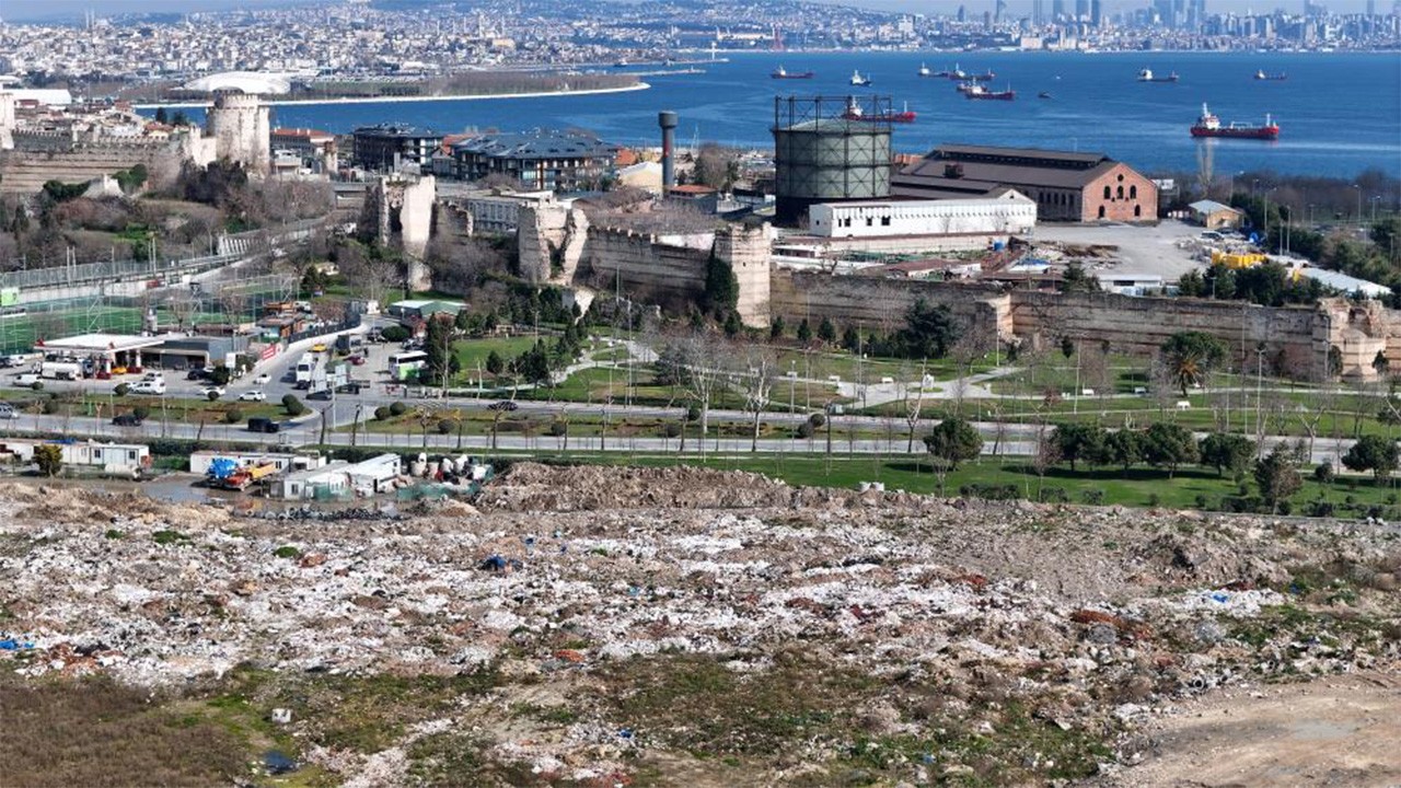 Kazlıçeşme Meydanı moloz yığınlarıyla yok edildi CHP’li İBB ve İSKİ’nin pisliği meydana döküldü