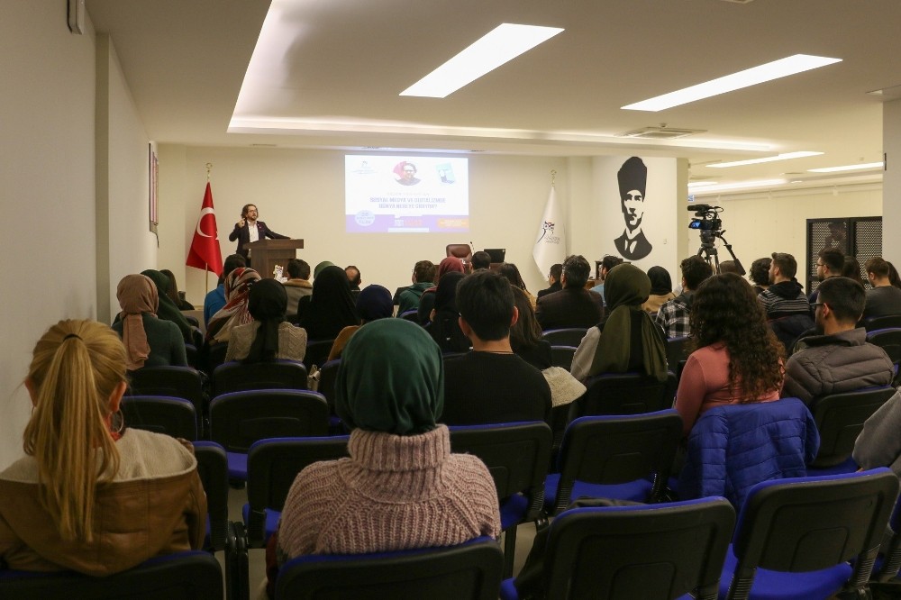 KBÜ’de sosyal medya ve dijitalizmin etkileri anlatıldı 