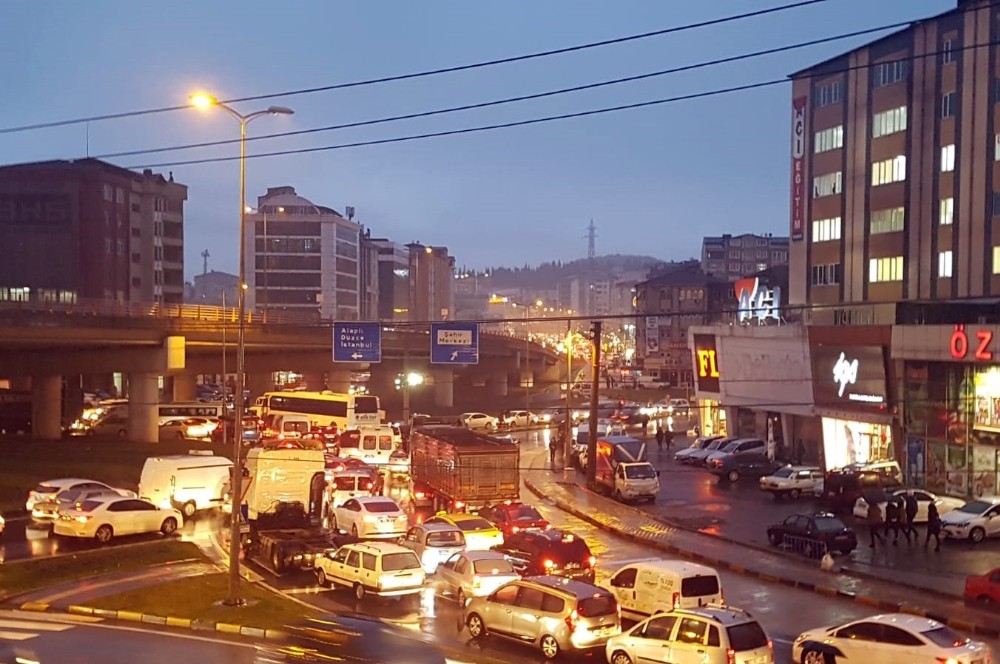 Kdz. Ereğli’de birçok caddede trafik kilitlendi 