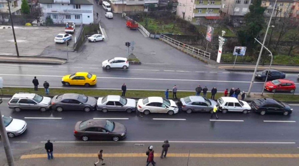 Kdz. Ereğli’de zincirleme kaza: 7 araç birbirine girdi 