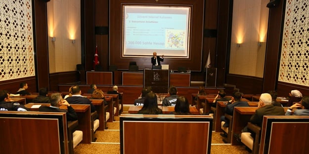Keçiören Belediyesi personeli Siber Suçlar Eğitimi aldı