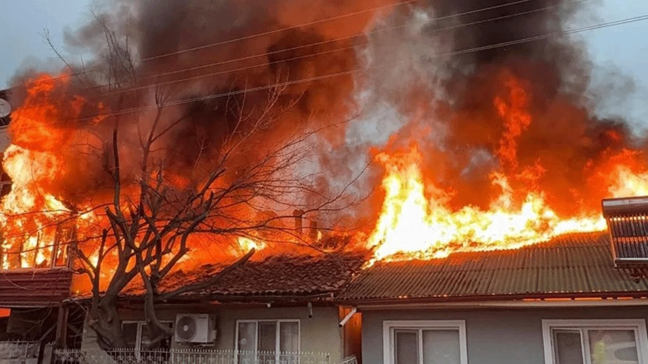 Kediler üşümesin diye sobayı yaktı, hem evi hem mahalle yandı