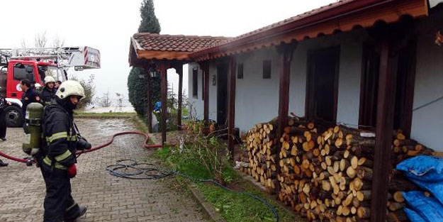 Kedilerin ısınması için yakılan soba çamaşırları tutuşturdu