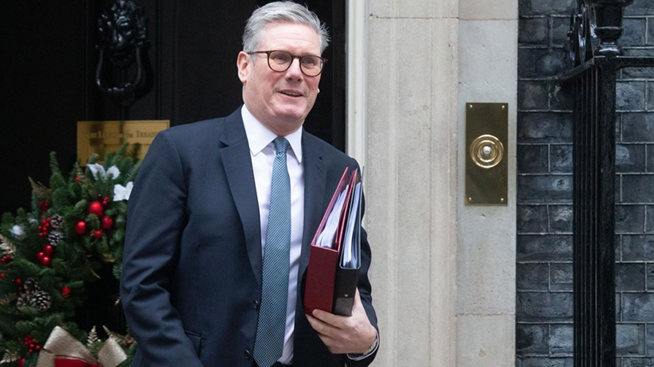 Keir Starmer'den net açıklama! ABD Güney Kıbrıs'taki İngiliz üssünü kullanıyor mu?