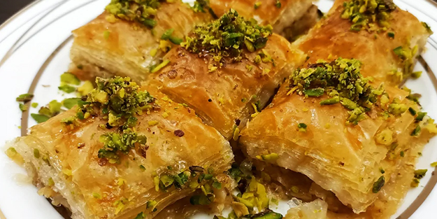 Kekli baklava (Hazır yufka ile) tarifi nasıl yapılır? Nefis hazır yufkadan baklava yapmanın püf noktaları
