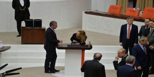 Kelepçeli eylemi neden mi yaptım? MHP'liler...