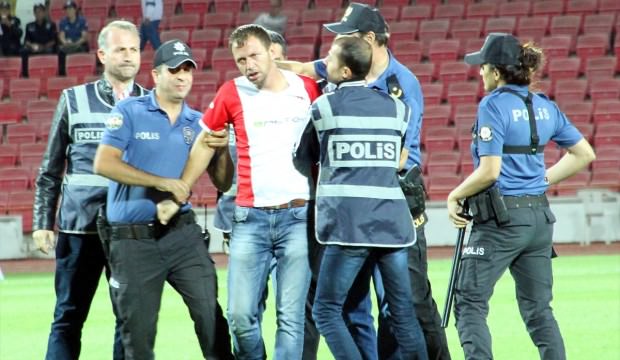 Keleş: Hapisten yeni çıkmış, içmiş içmiş sahaya atlamış