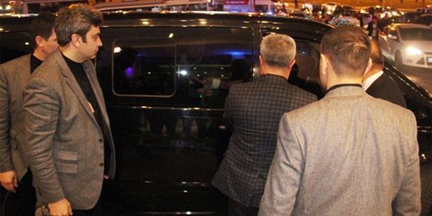 Kılıçdaroğlu, araçta kilitli kaldı