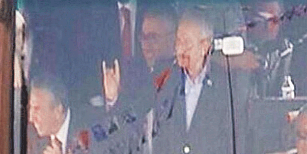 Kemal Kılıçdaroğlu bozkurt işareti yaptı