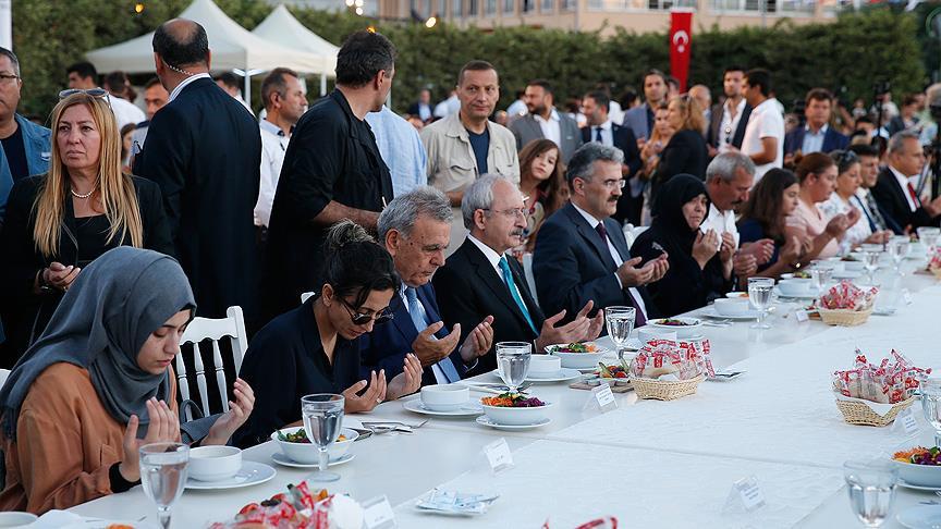Kemal Kılıçdaroğlu gaziler ve şehit yakınlarıyla iftar yaptı