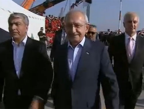Kemal Kılıçdaroğlu önce yuhalandı sonra alkışlandı