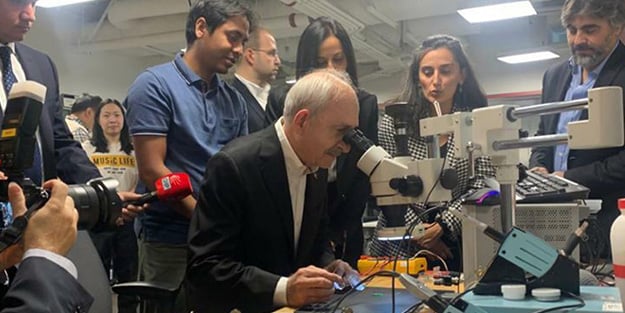 Kemal Kılıçdaroğlu seccade arıyor! Bir değil iki değil üç değil.. Her seferinde aynı saygısızlığı yapmış