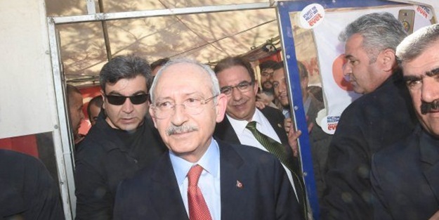 Kemal Kılıçdaroğlu'ndan 'Evet' çadırına ziyaret
