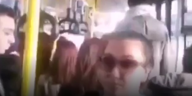 Kemalist kadın iyice zıvanadan çıktı: Ayağa kalkmayanların kafasına sıkarız
