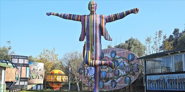 Kemalistler çileden çıkmıştı! LGBTİ figürlü Mustafa Kemal heykelinde yeni gelişme