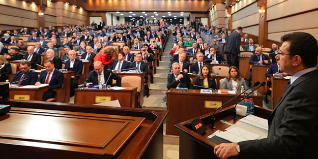 Kemalistler mutluysa diyecek bir şey yok! DEM'in İBB grubunda CHP kıyağı