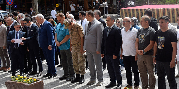 Kemaliye'de Spor Şenliği tüm hızıyla sürüyor... Tüm protokol ilçeyi gezerek vatandaşlarla buluştu...