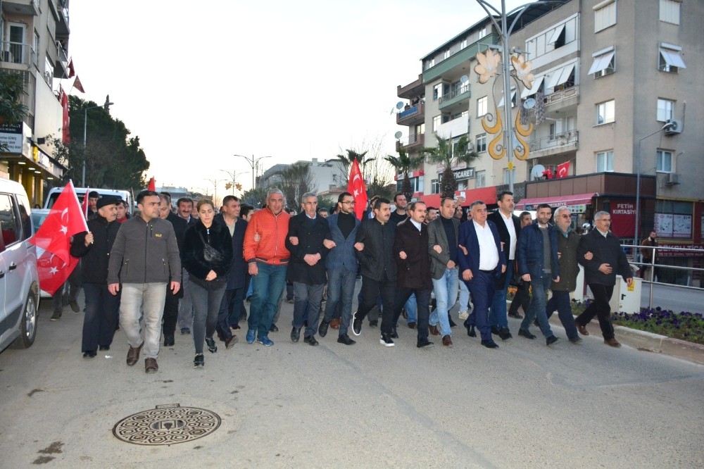 Kemalpaşa’da şehitlere saygı yürüyüşü 