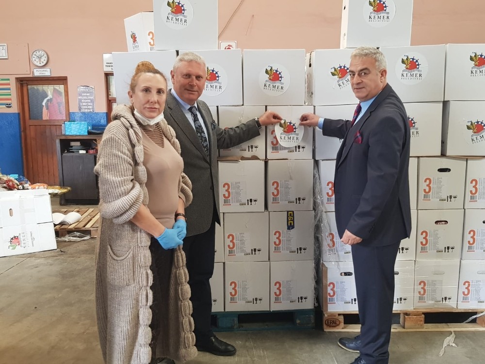 Kemer Belediyesi’nden ihtiyaç sahiplerine yardım paketi 