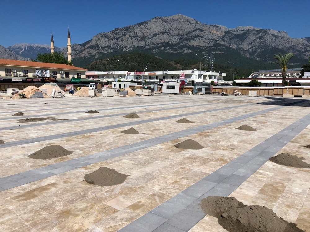 Kemer Cumhuriyet Meydanı Projesinde sona gelindi 