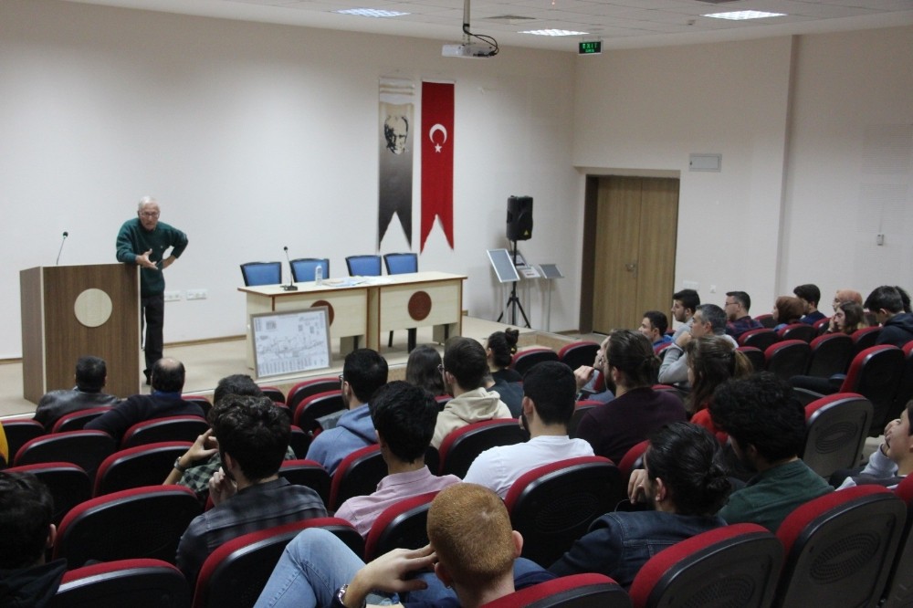 Kemer Denizcilik Fakültesi’nde Türkiye limanları konuşuldu 
