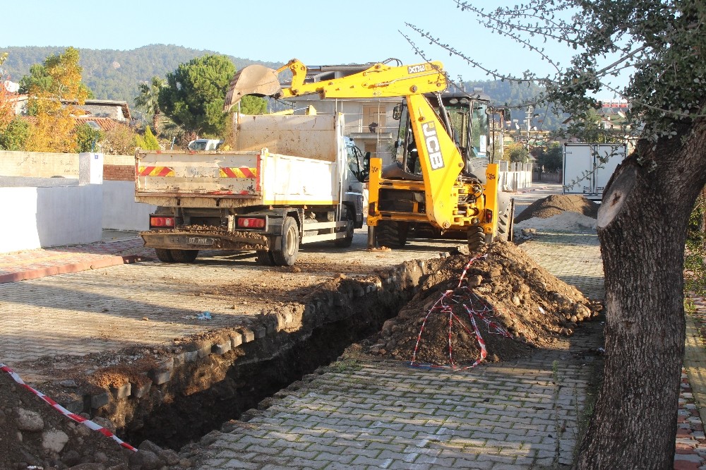 Kemer Göynük’te kanalizasyon çalışması 