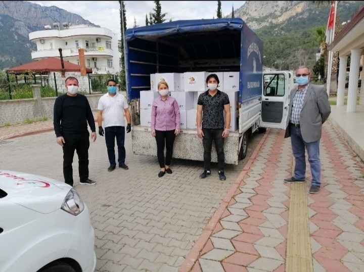 Kemer’de 6 bin gıda paketi dağıtıldı 