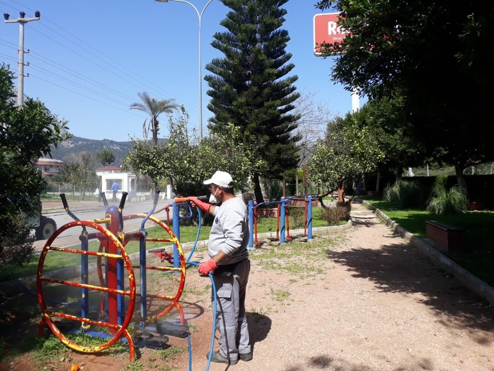 Kemer’de dezenfekte çalışmaları devam ediyor 