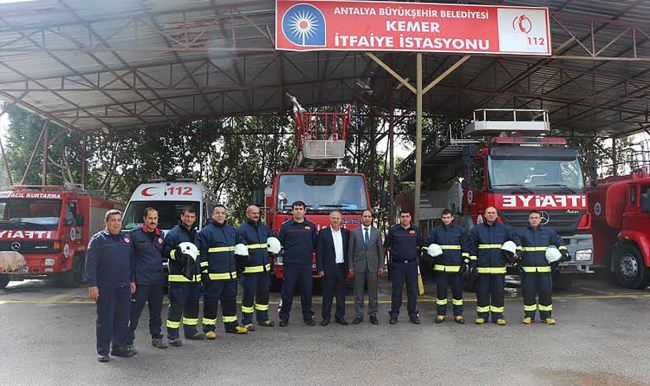 Kemer'de itfaiye ekiplerine yangına dayanıklı kıyafet dağıtıldı