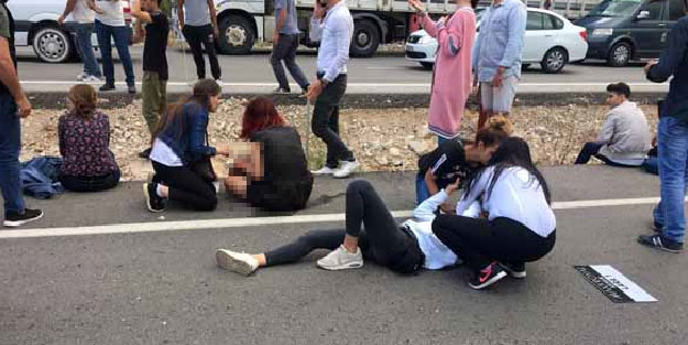 Kemer'de servis midibüsü kaza yaptı! Çok sayıda yaralı var