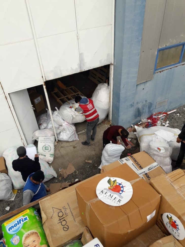 Kemerden gönderilen yardım malzemeleri Elazığ’a ulaştı 