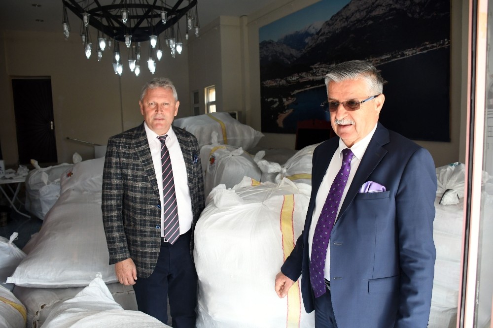 Kemer’den yardım tırı Elazığ için yola çıktı 