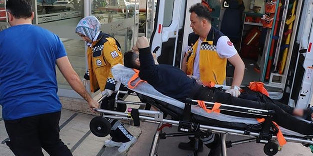 Kemerine delik açmak isterken yaralandı