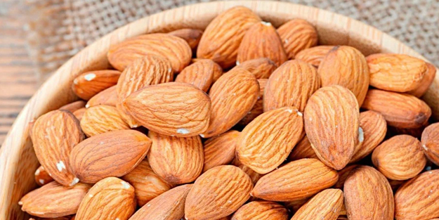 Kemik erimesini önlüyor yorgunluğu gideriyor, diz ağrılarını geçiriyor! Badem: Yiyin boşa gitmesin, sağlık fışkırıyor