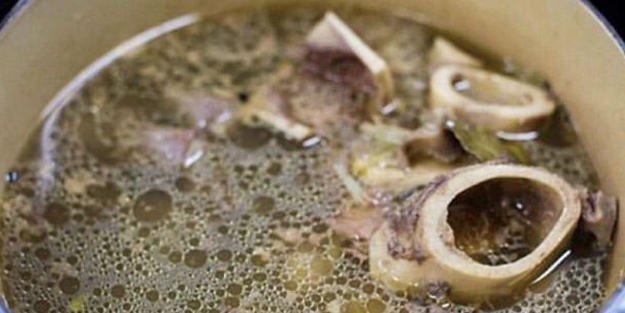 Kemik suyu içmeye başlamanız için şaşırtan, çok farklı 6 neden! Gramı altın kadar değerli, hafızayı güçlendiriyor!