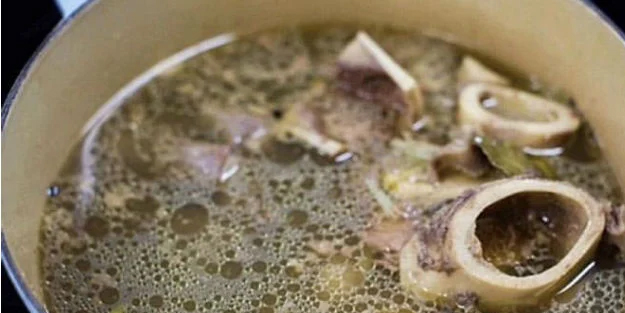 Kemik suyunu ihmal etmeyin güçlü kalın! Yeniden refah içinde yaşayın: Yüksek düzeyde kolajen içeriyor...