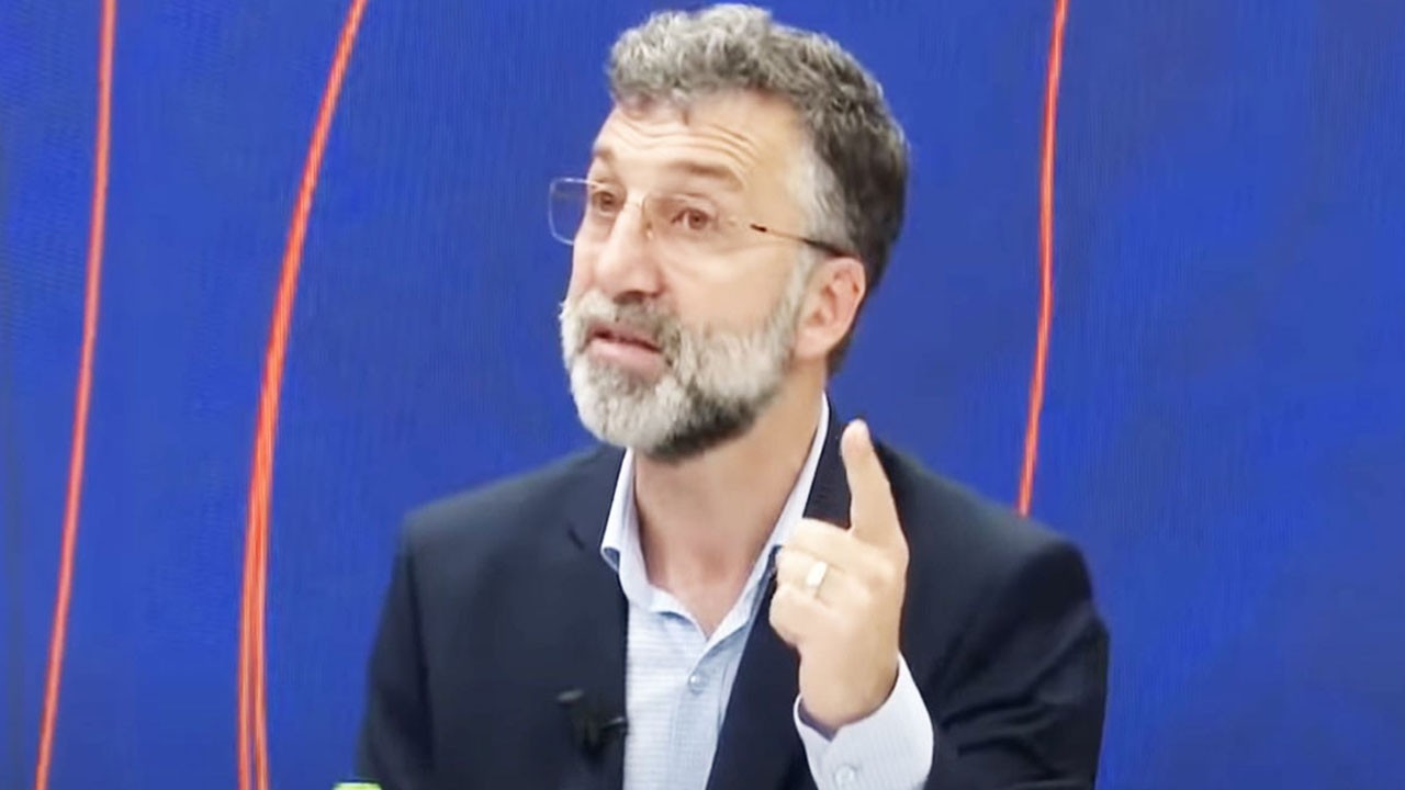 Kenan Alpay paylaştı: Annesinin felçli ayağını öpen Filistinli esir...