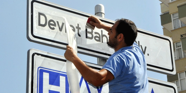 O bulvara yeni tabela asıldı