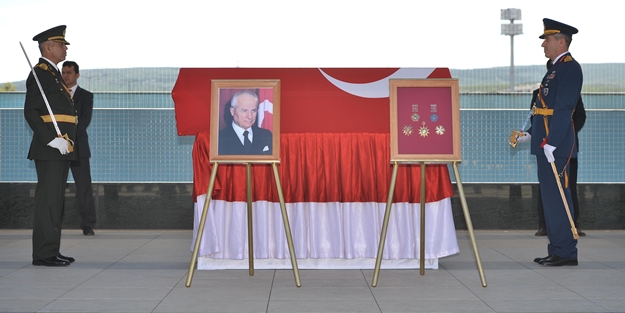 Kenan Evren'e cemaat darbesi