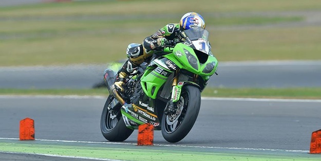 Milli motosikletçi Kenan Sofuoğlu yine şampiyon