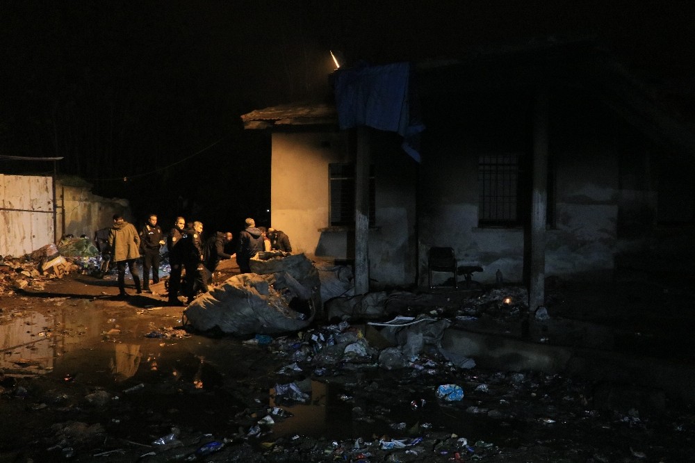Kendi aralarında kavga eden yabancı uyruklu hırsızlar polise yakalandı 
