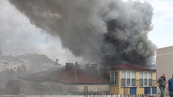 Kendi bacasını temizlerken komşusunun evini yaktı