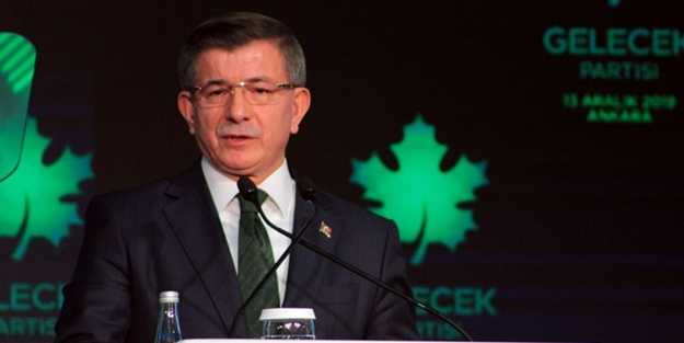 Kendi celladına kendi eşinin celladına aşık bir parti genel başkanı ile karşı karşıyayız