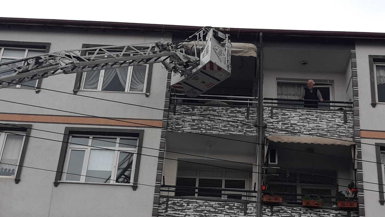 Kendi evinde mahsur kaldı