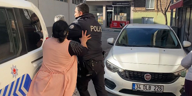 Kendi evini yakan kişiye komşuları saldırdı! Polis güçlükle ayırdı